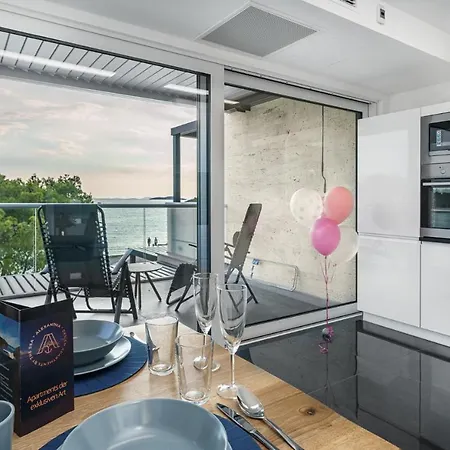 Alexandra Apartment *